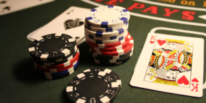 Pokerspiel-Einnahmen: Wann aus Glücksspiel-Gewinnen gewerbliche Einkünfte werden können - Ecovis International