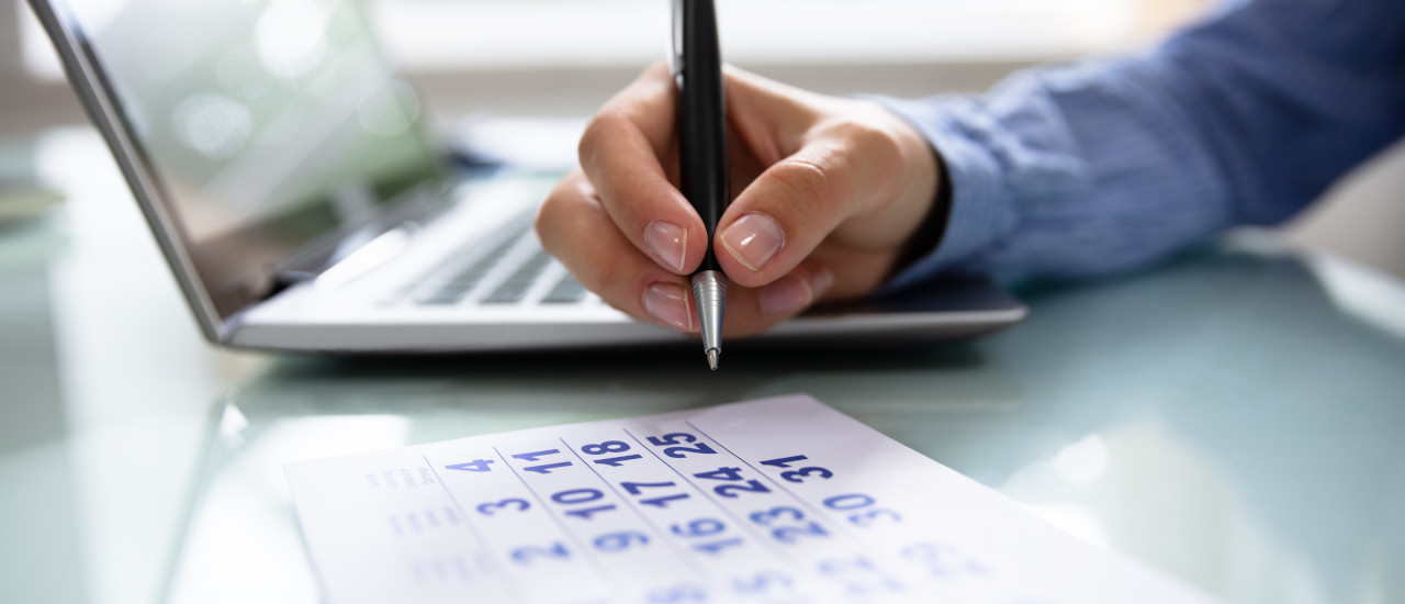 Krankschreibung nach Kündigung: Müssen Arbeitgeber Lohnfortzahlung leisten?