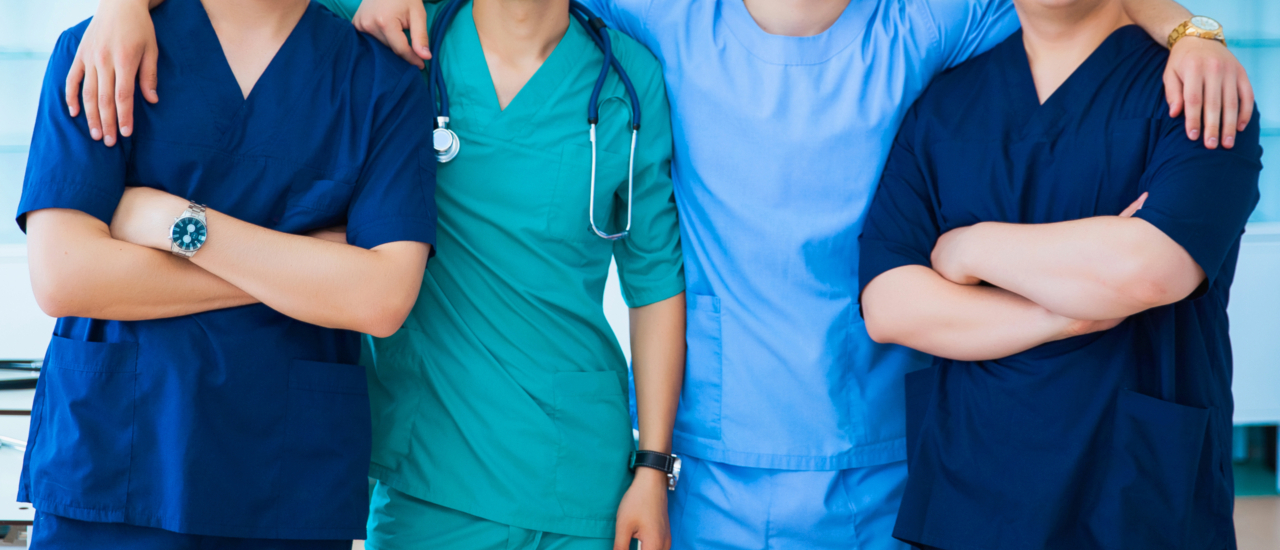 Pflegekräfte nach Tarif bezahlen: Gehaltsanpassung ab sofort Pflicht