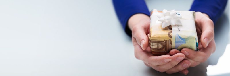 Gelegenheitsgeschenke: Wie Sie Geschenke an Angehörige steuerfrei übergeben