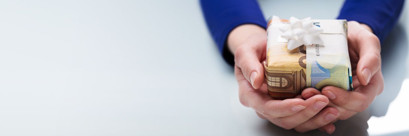 Gelegenheitsgeschenke: Wie Sie Geschenke an Angehörige steuerfrei übergeben