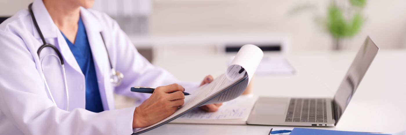 ©STBSTD — stock.adobe.com Arzt- und Praxisausweise